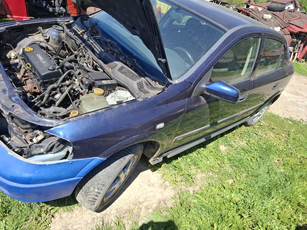 Dezmembrez  Opel Astra G 2001