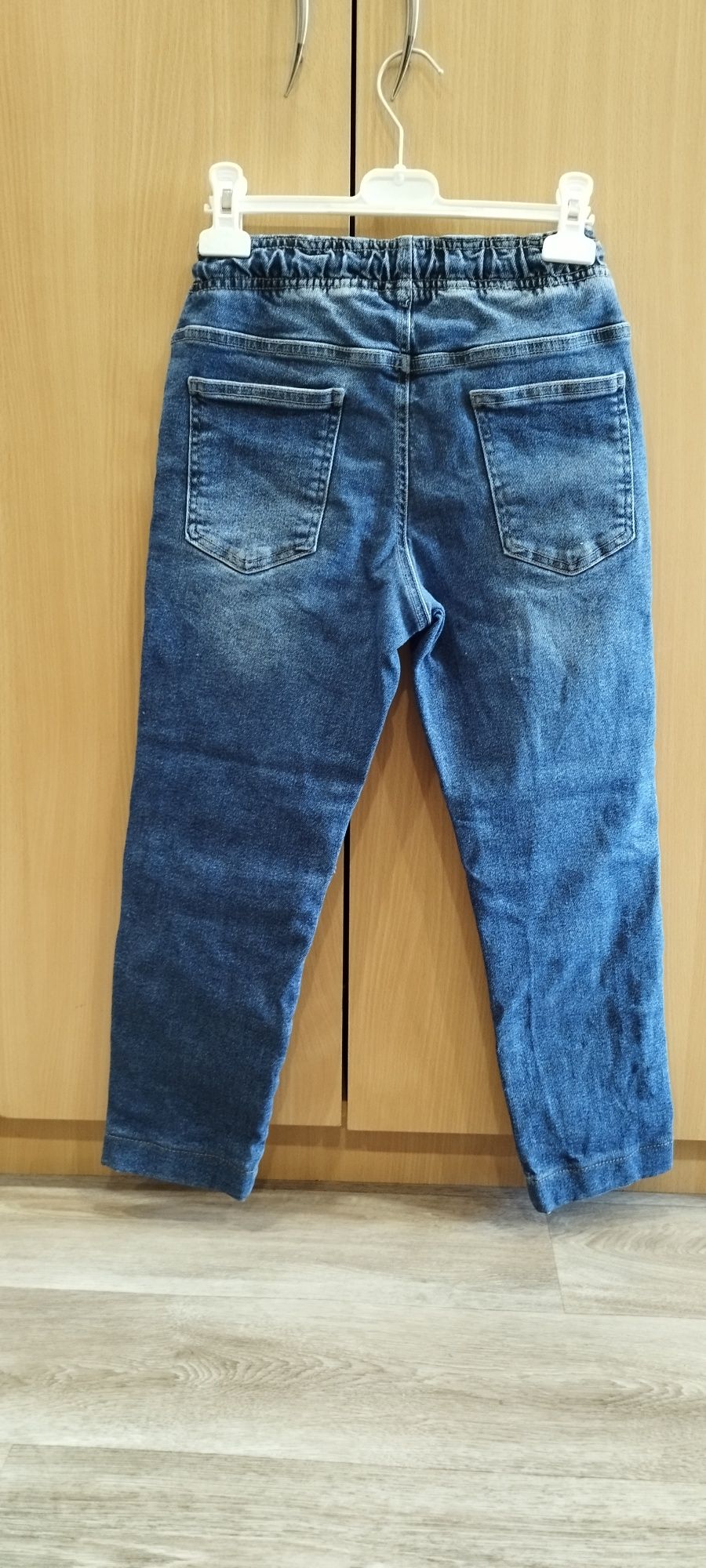 Продам джинсы  140см/9-10 лет