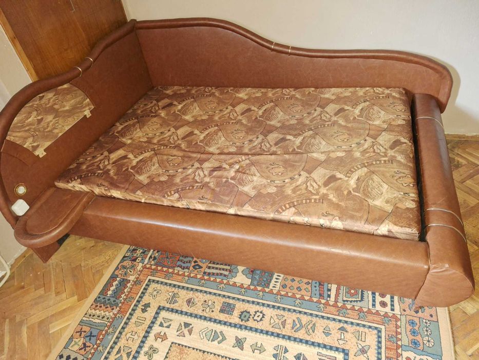 Спалня/Легло Тапицирана,Кафява кожа