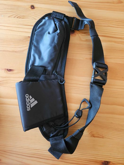 Чанта/ колан на Adidas с отделение за вода