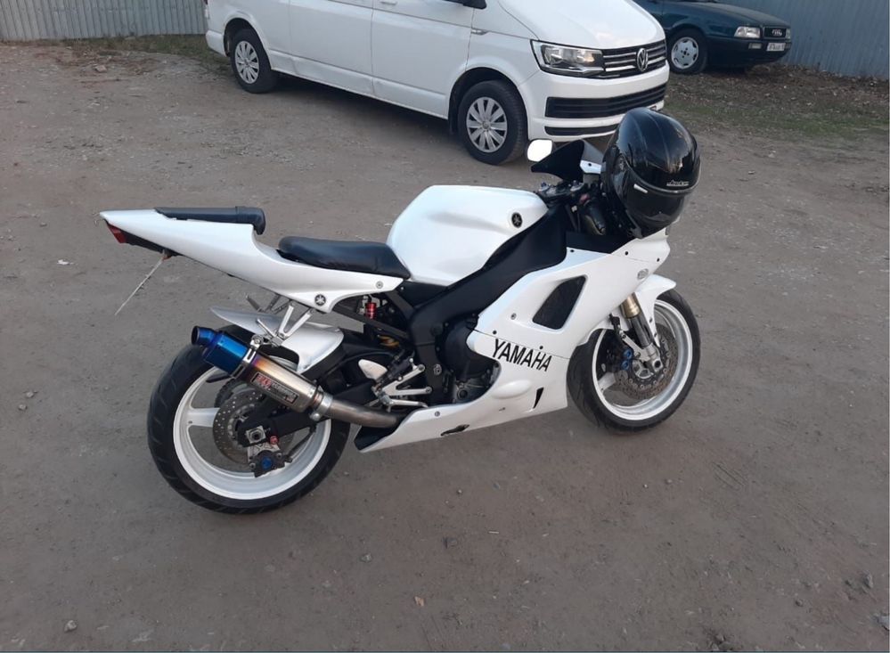 YAMAHA R1, 2001 года