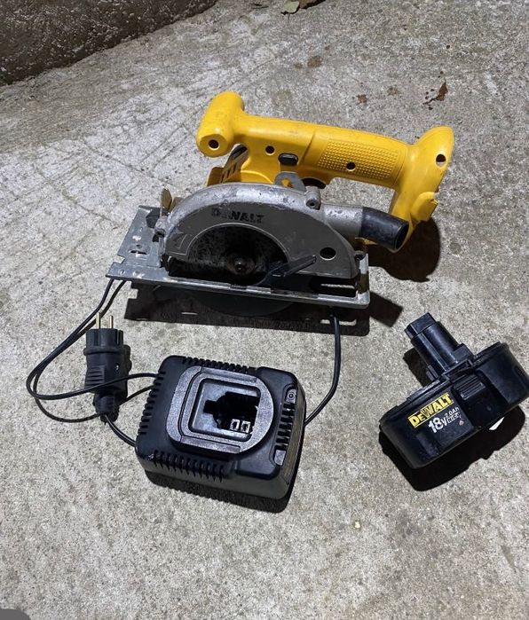 Circular Dewalt dw936