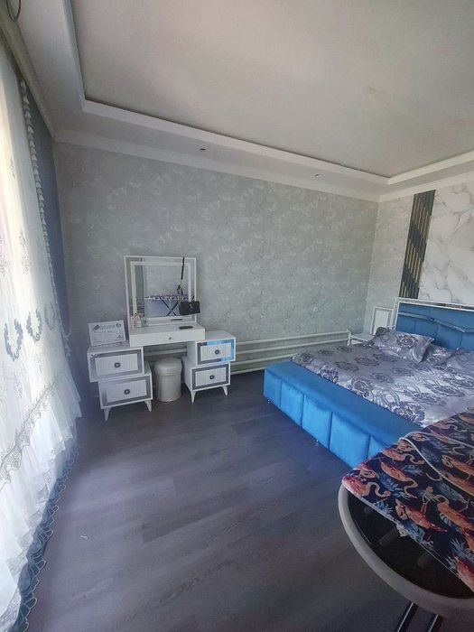 Chilonzor tumani gafur g'ulom parkinini yonida 2xonali kvartira bor.v