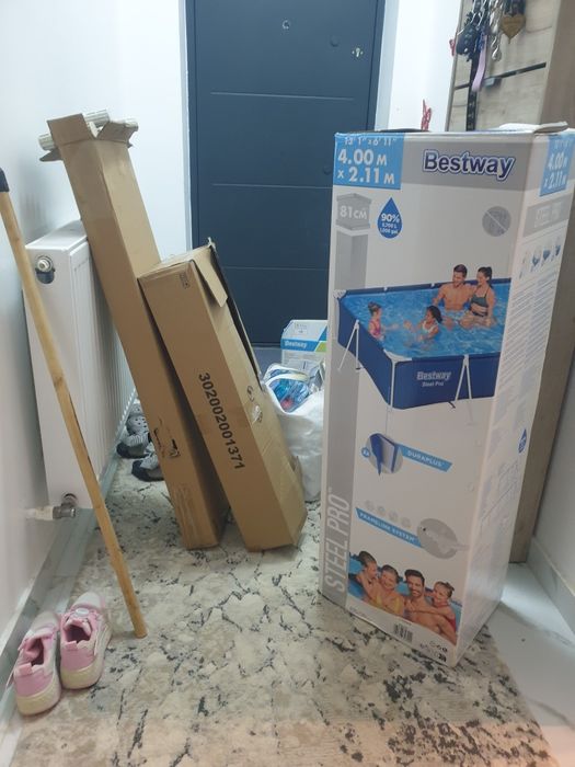 Piscina .4m lungime cu 2m latime 81 cm inaltime