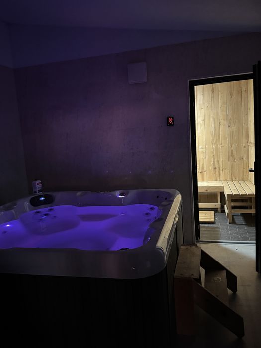 DISPONIBIL DE REVELION cabana pe malul lacului Budeasa