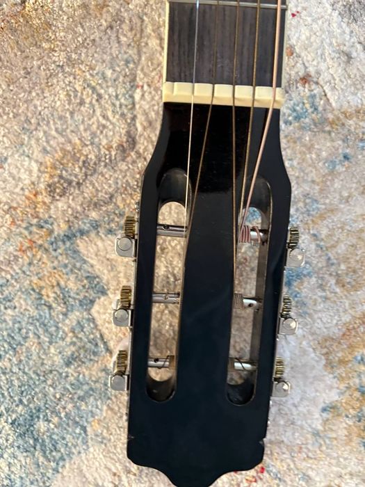 Продаётся гитара в отличном состоянииии