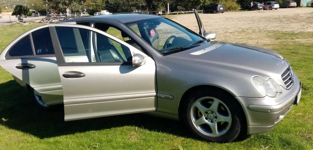 Продавам Мерцедес С200