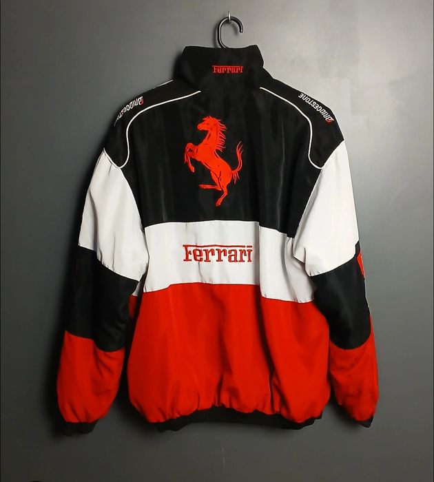 Ferrari . Yengil va qulay boʻlgan kurtka unversalniy