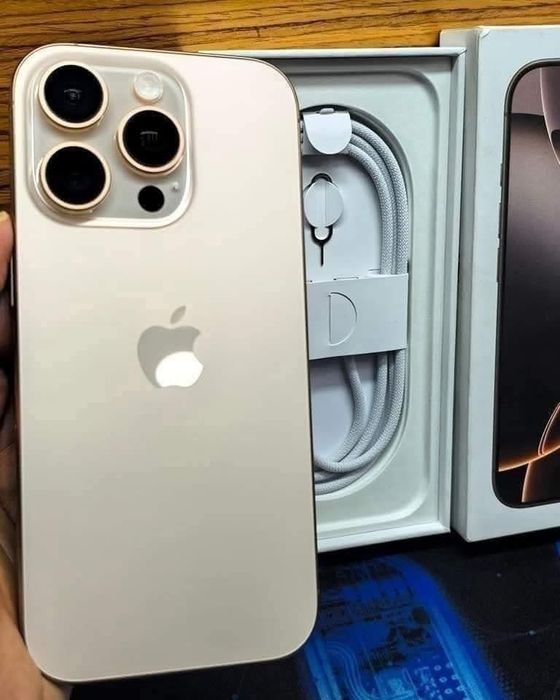 iPhone 16 PRO MAX cu 100 % Viata Bateriei