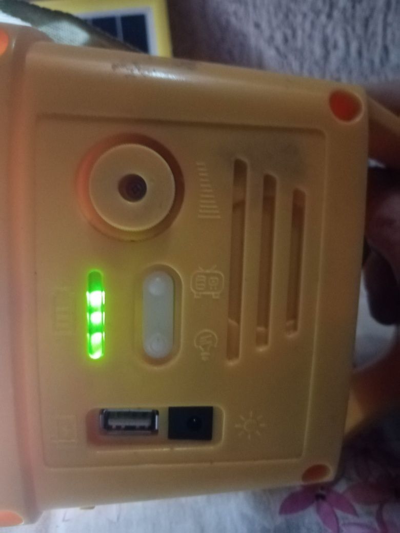 2 Lămpi led Promate cu powerbank, radio,și încărcare  panou solar