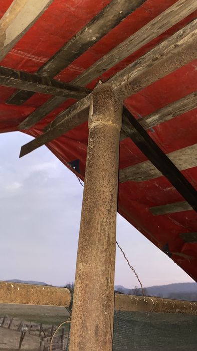 Construcție metalică, țeavă, fermă, hală sau stalpi de gard de vânzare