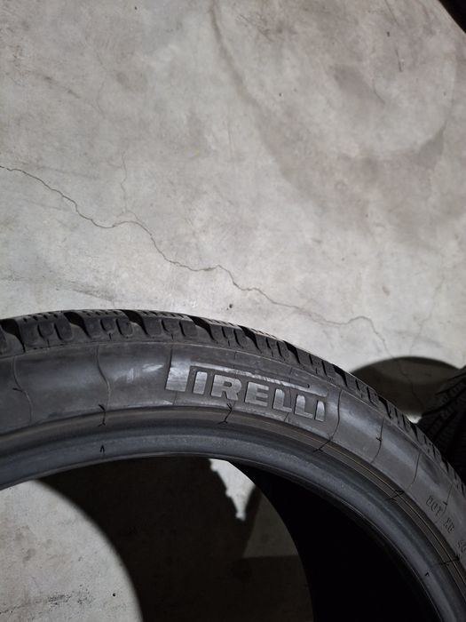 2 Anvelopele de iarnă  225 40 r18 Pirelli