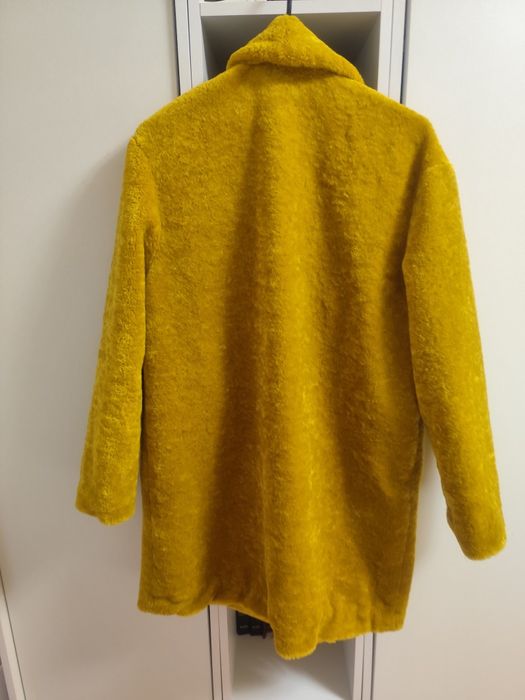 Palton blană artificială galben muștar Zara