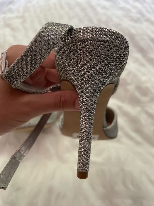 Pantofi stiletto argintii marimea 37