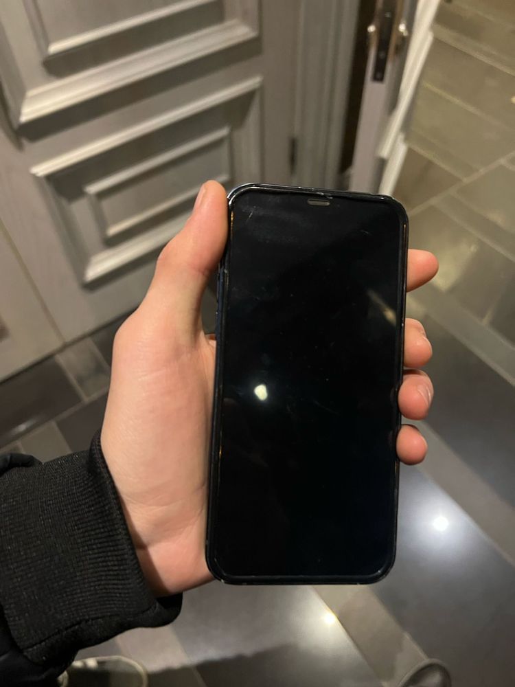 Iphone 12 в хорошем состояний