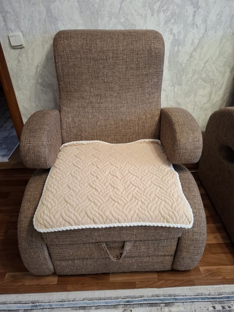 Продам диван с креслом