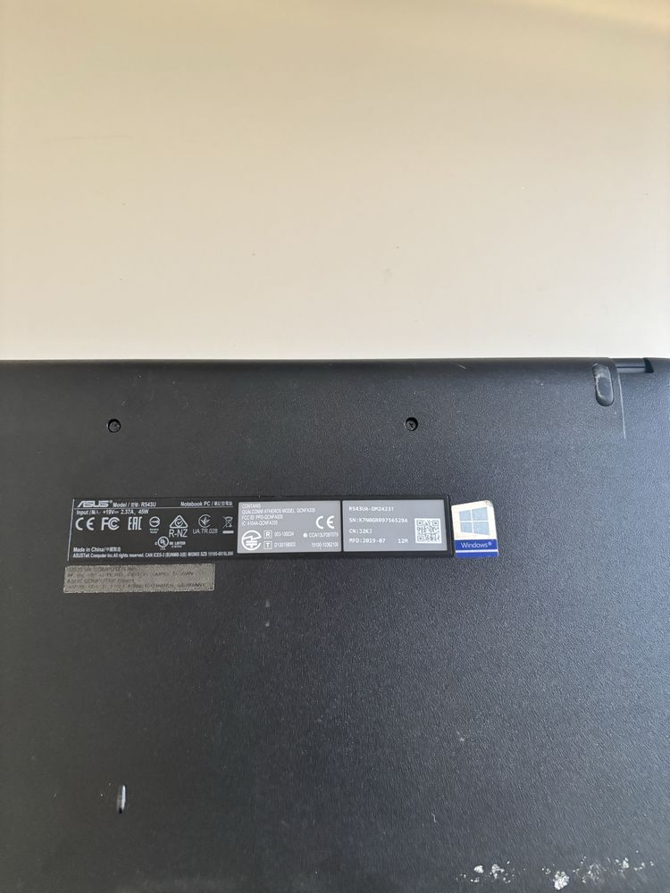 Asus 15.. Procesor i5-8th Gen. SSD 256 gb. 8gb ram ddr4