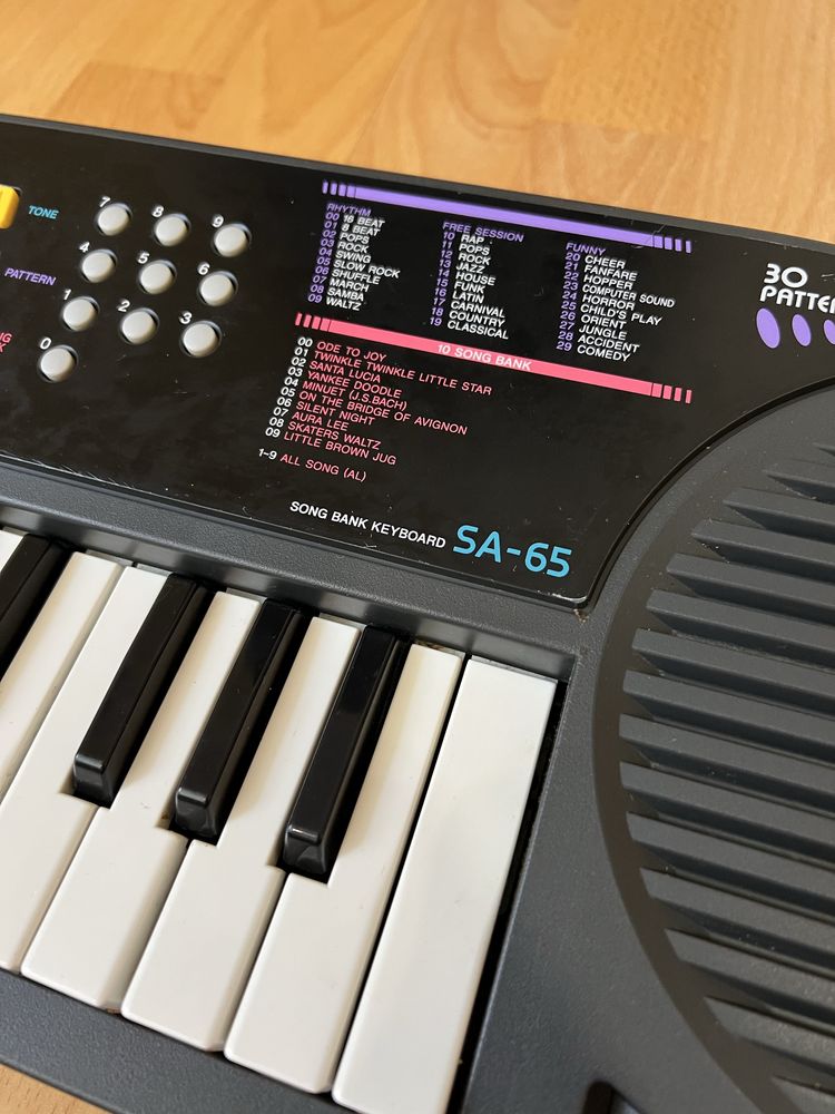 Синтезатор / йоника Casio