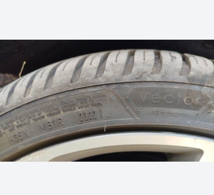 225/40/18 Goodyear дот 22 всесезонни