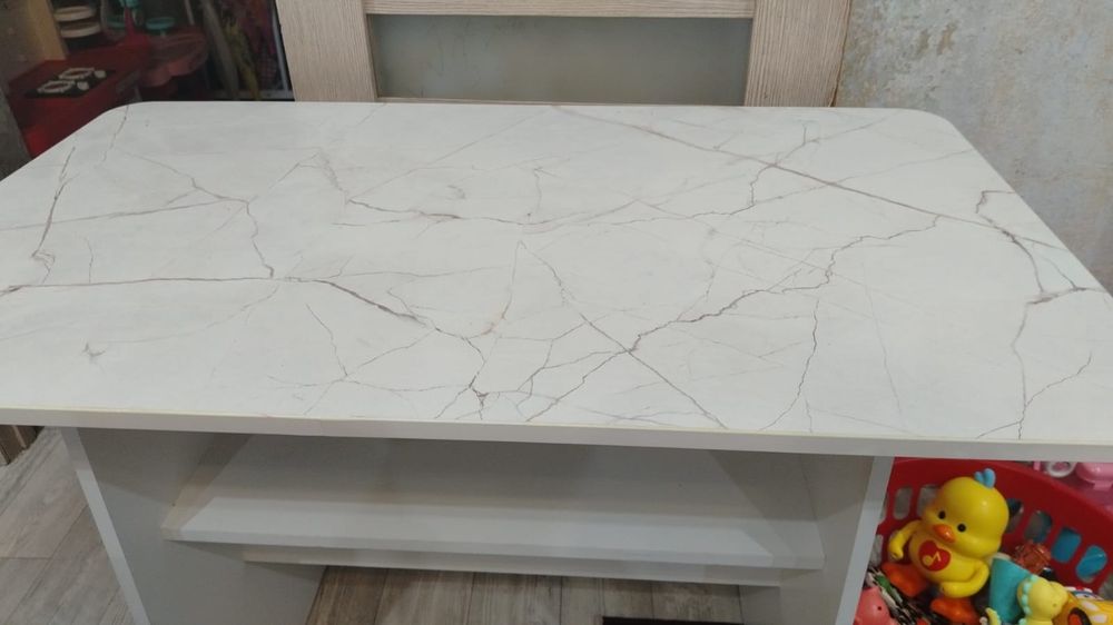 Продам обеденный стол