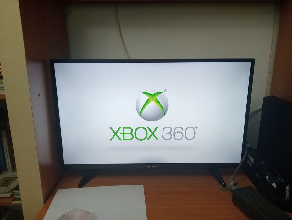 Vând consola X Box 360