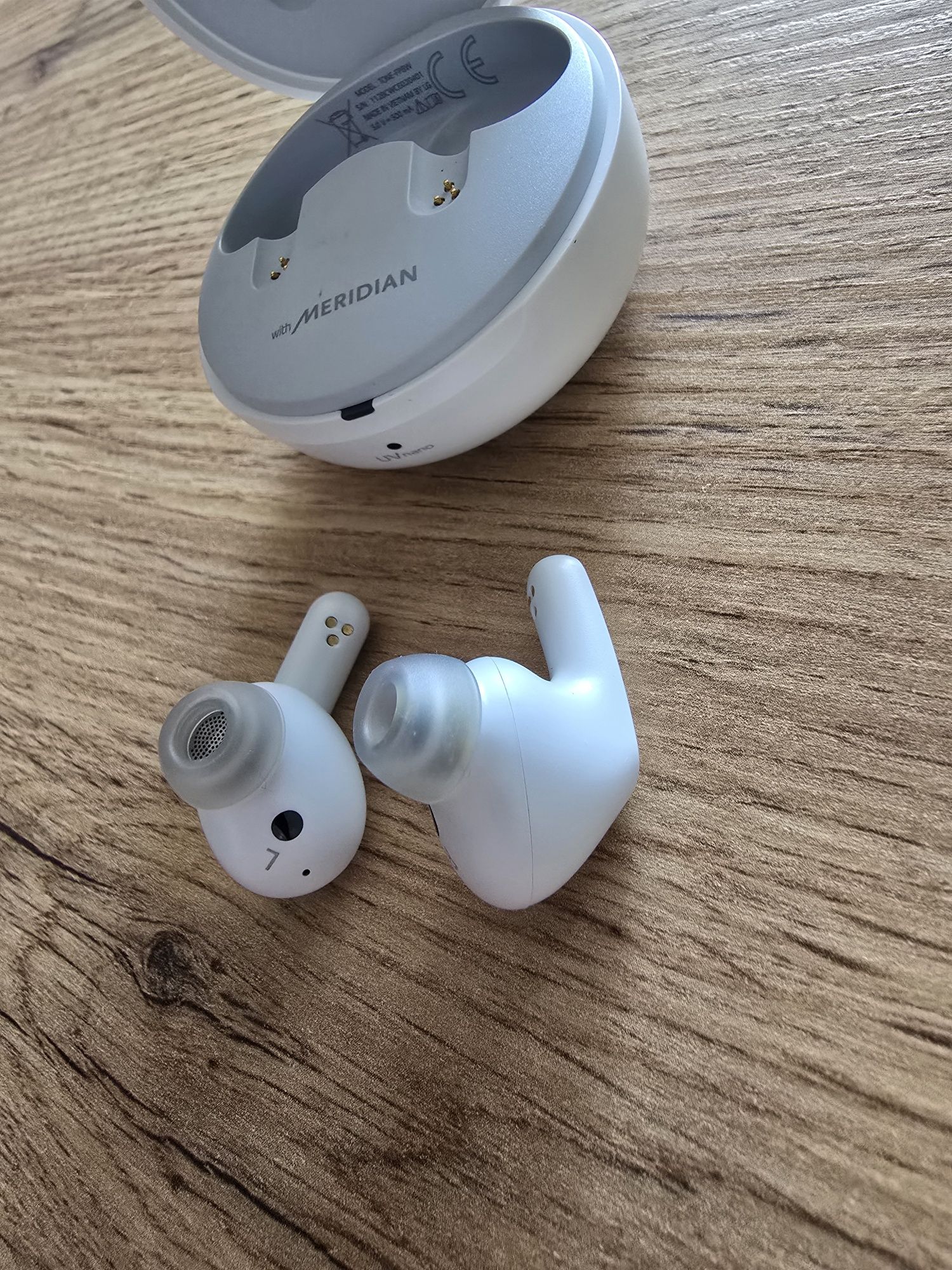 Безжични слушалки LG TONE
