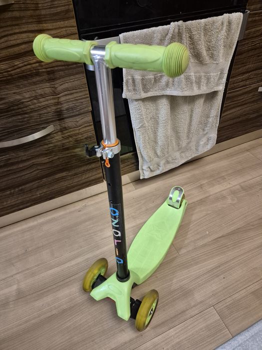 Детска тротинетка Azaria Maxi, зелена