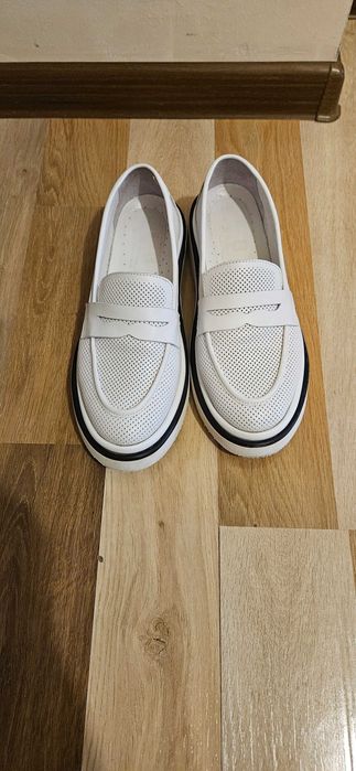 Женские кожаные лоферы