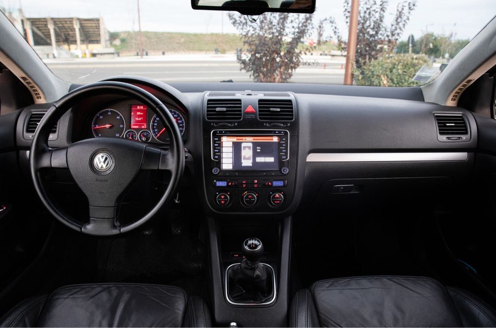 VW Jetta 1.9 105 cp, Piele, Incalzire, Senzori, NAVI