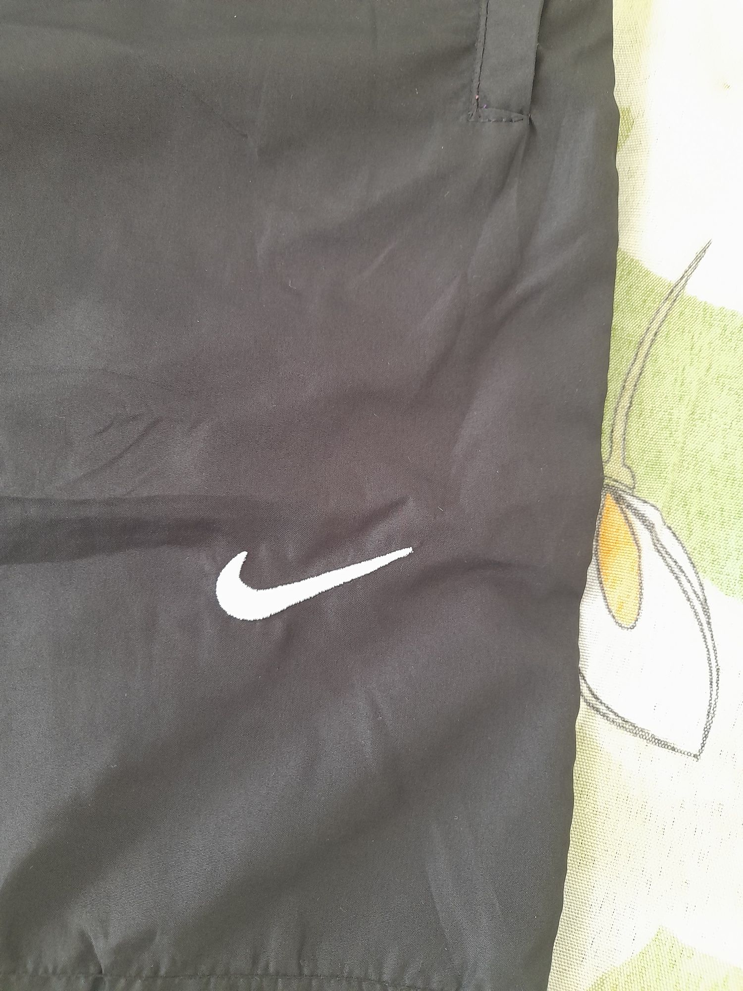 Vand pantaloni scurti nike si adidas,noi, toate marimile pret 40 lei