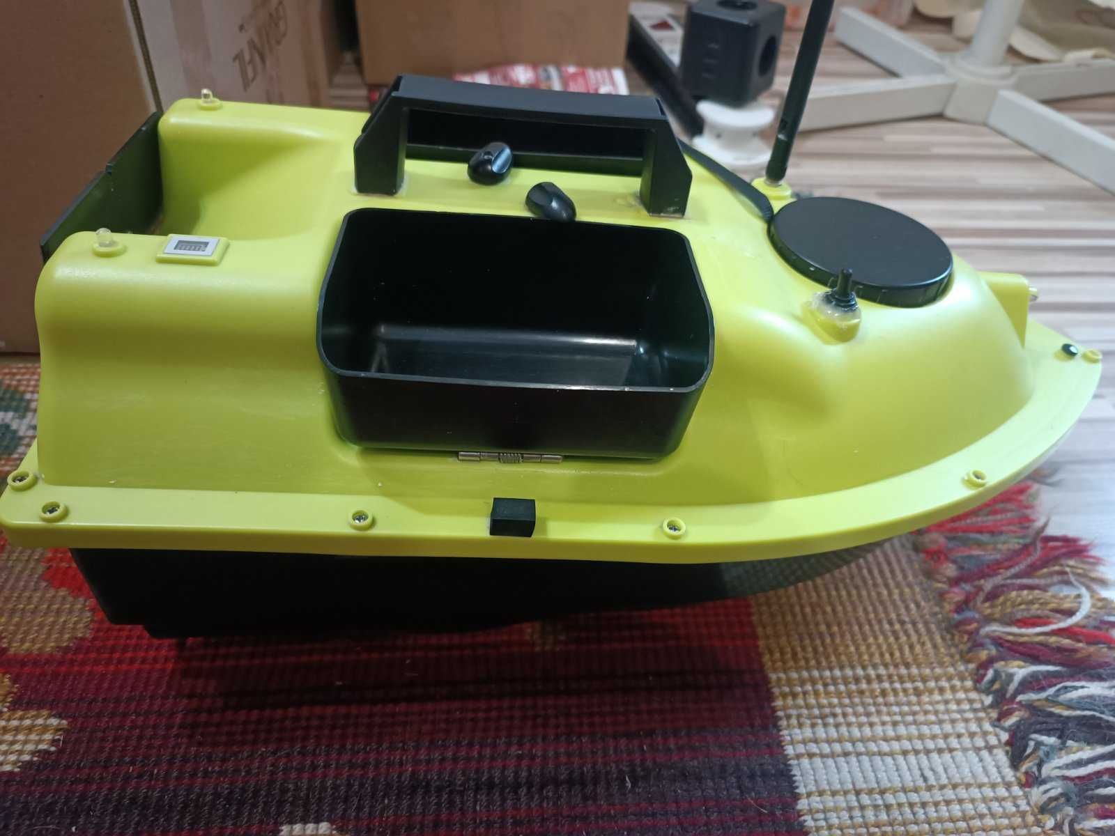 Лодка за Захранка D18 E