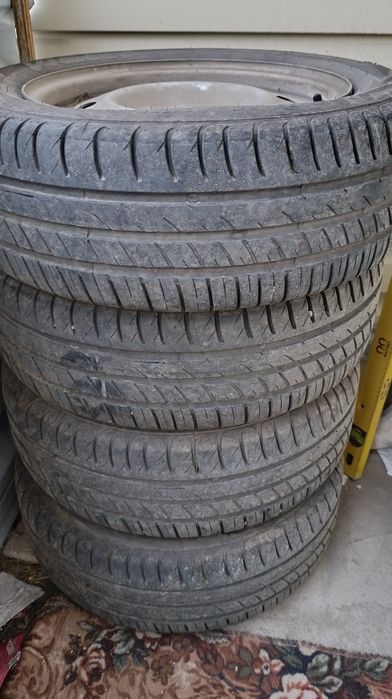 Продам летнию резину б/у 15