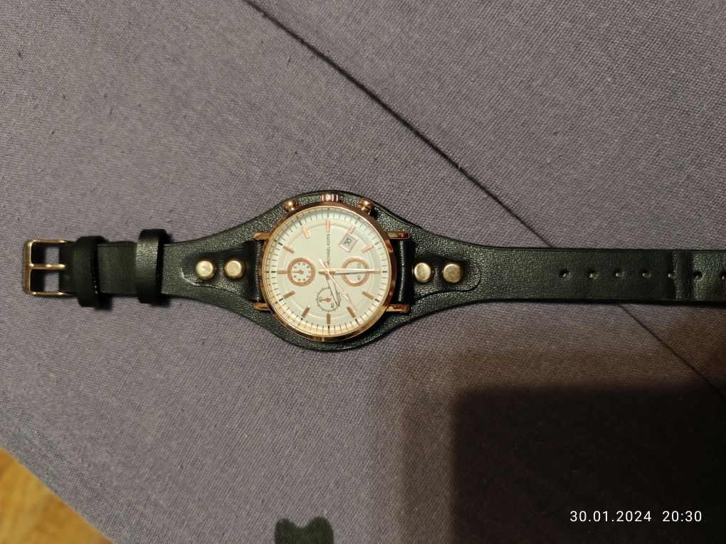 Продам часы  Michael kors