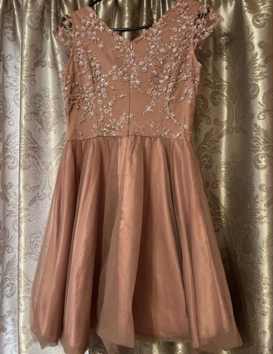 Rochie eleganta pentru ocazii.