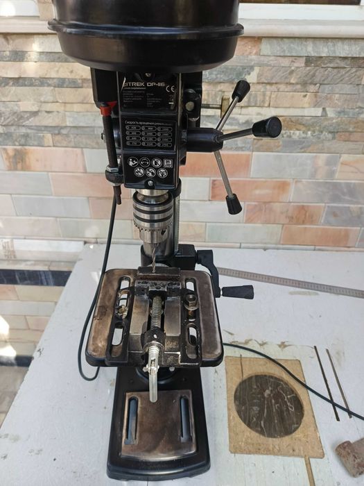 Сверлильный станок в идеальном состояние