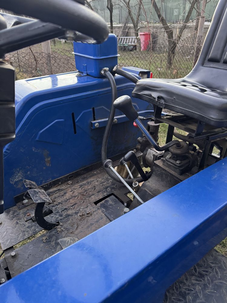 De vânzare Minitractor 24 c.p. Zubr 4x4, cu remorca, freza si plug