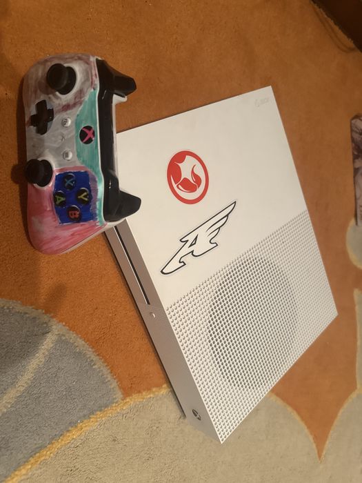 Xbox one cu 256gb si un controller