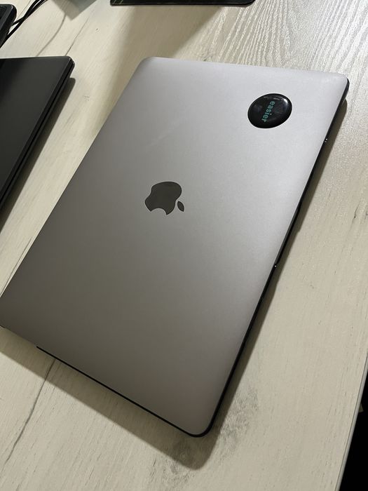 Macbook pro M1 Srochniy sotiladi