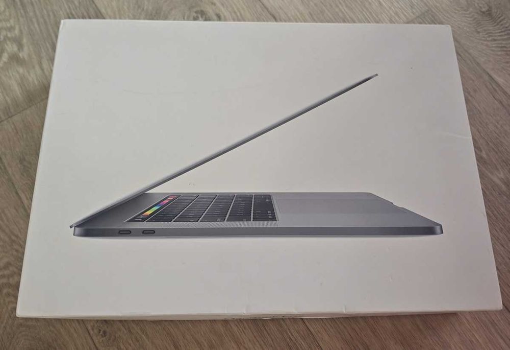 продам MacBook Pro 15 retina (2019) 16/256Gb