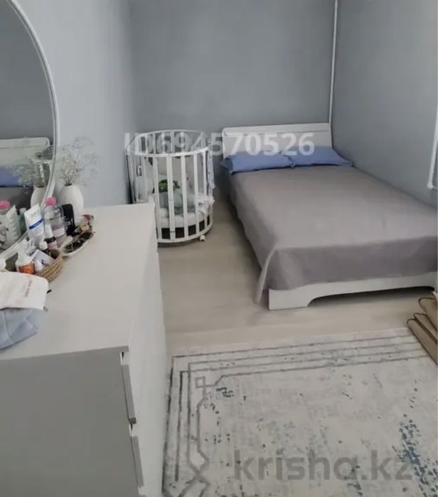 Спальный кровать и тумба