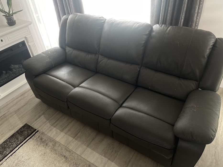 Vand 2 canapele cu recliner