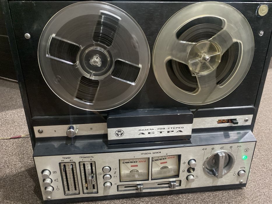 Продам бобинный катушечный магнитафое в рабочем состоянии