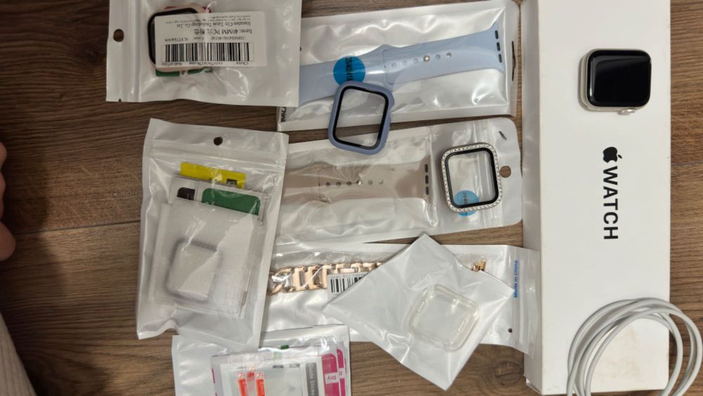 Apple Watch SE, Carcasa starlight, Aluminium 40 mm