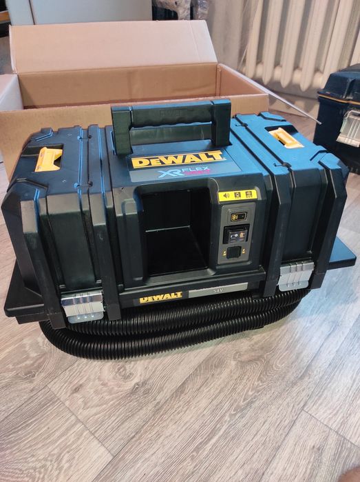 Продам аккумуляторный пылесос