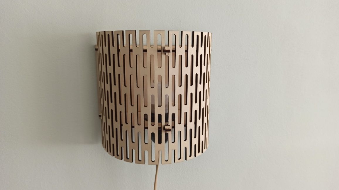 Lampa de perete din lemn
