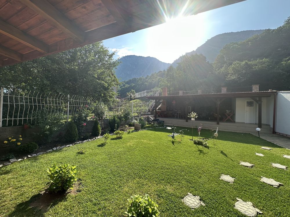 Vina ANA oferă camere duble cu baie proprie
