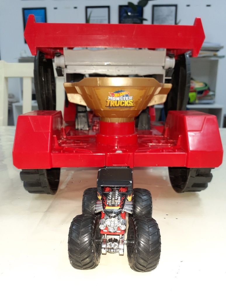 Машинки Хот вилс Hot Wheels monster trucks