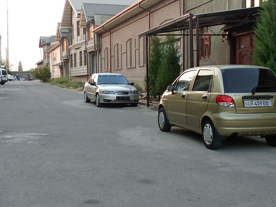 Moshina sotiladi benzinda