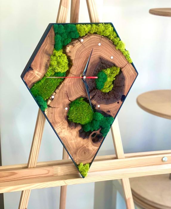 Часовник с дърво и скандинавски мъх - уникати