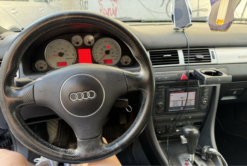 Audi A6 quattro an 2003